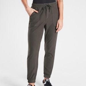 Athleta Farallon Jogger Size 0 Cypress Green
